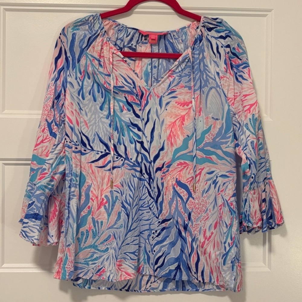 ✨SOLD✨ Lilly Pulitzer Willa Flounce Top Willa Top Kaleidoscope Coral